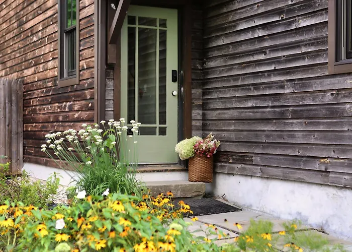 Kingston Carriage House